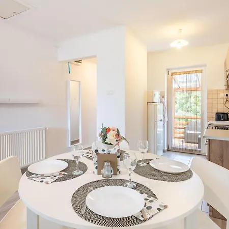 Appartement Easy Airport Access - Balcony - Simple Budapest