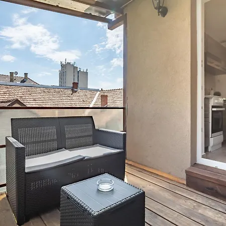 Appartement Easy Airport Access - Balcony - Simple Budapest