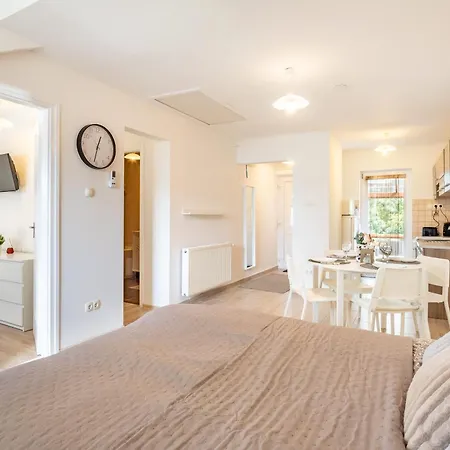Apartament Easy Airport Access - Balcony - Simple Budapesta