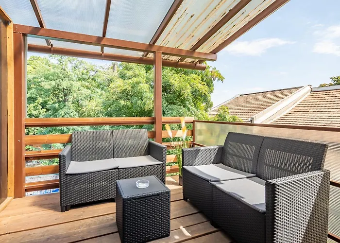 Easy Airport Access - Balcony - Simple Apartament *
