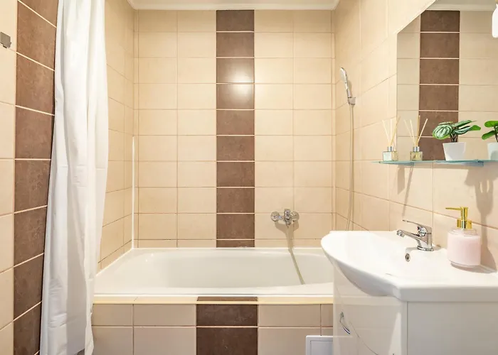 Easy Airport Access - Balcony - Simple Budapest